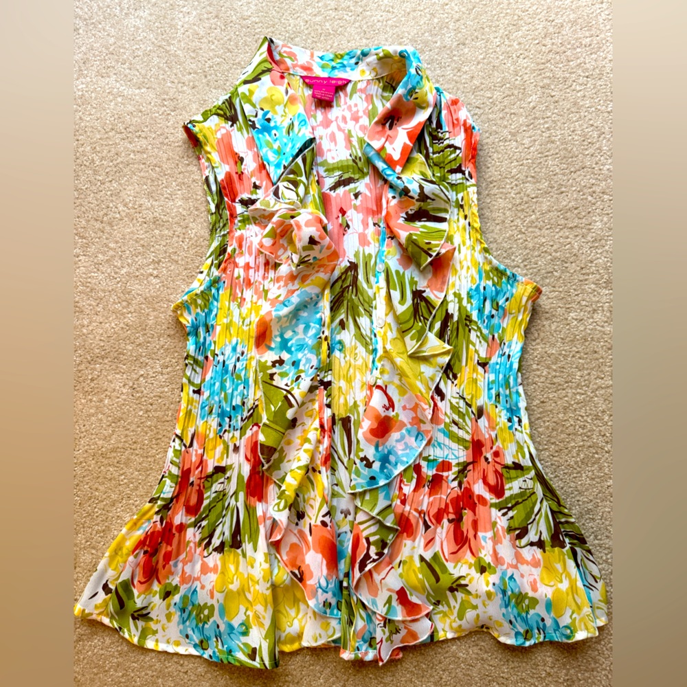 Sunny Leigh Women’s Sleeveless Button Up Size M
